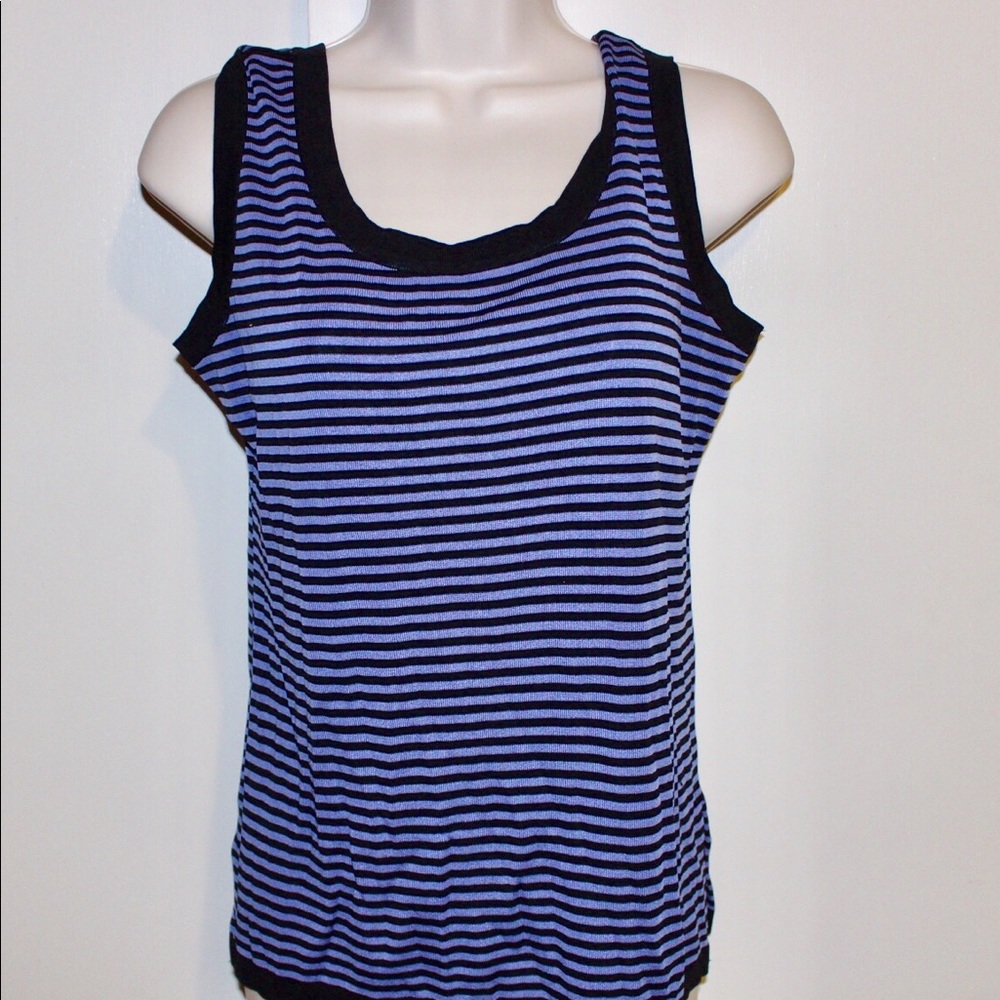 Is it white and gold or black and blue? Tank top